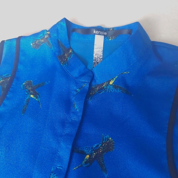 Hummingbird Sleeveless blouse - Picture 2 of 5